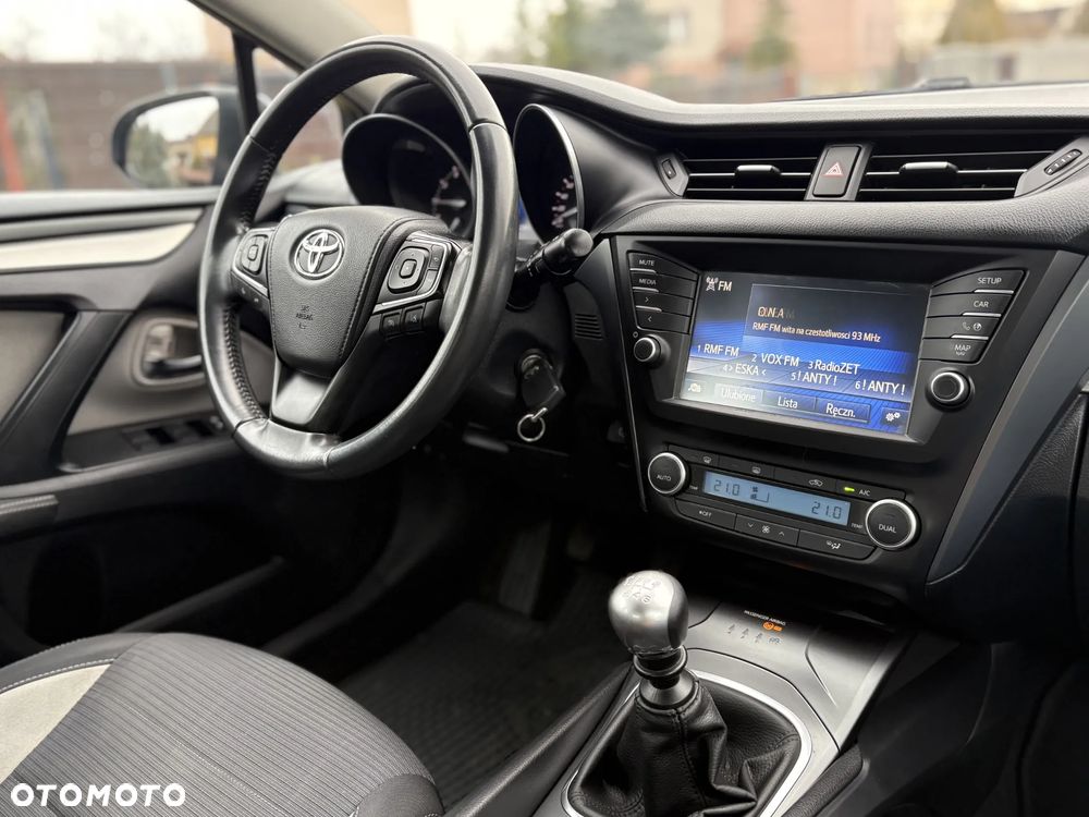 Toyota Avensis 1.8 Premium - 13