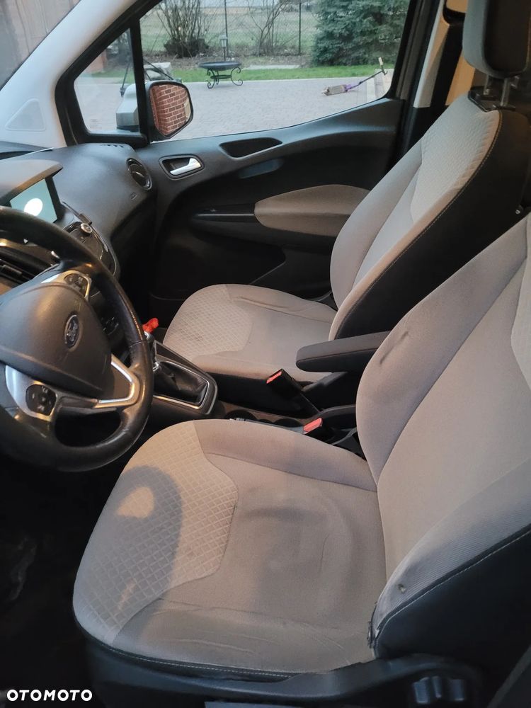 Ford Tourneo Courier 1.0 EcoBoost Titanium - 6