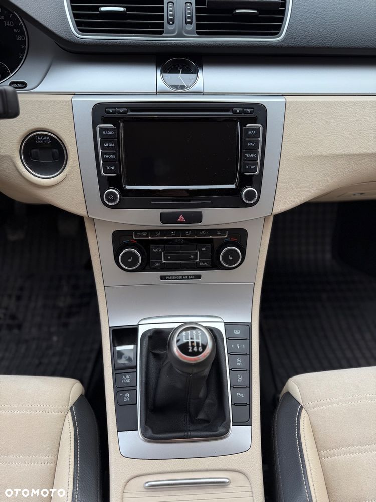 Volkswagen Passat 2.0 TDI Highline - 15