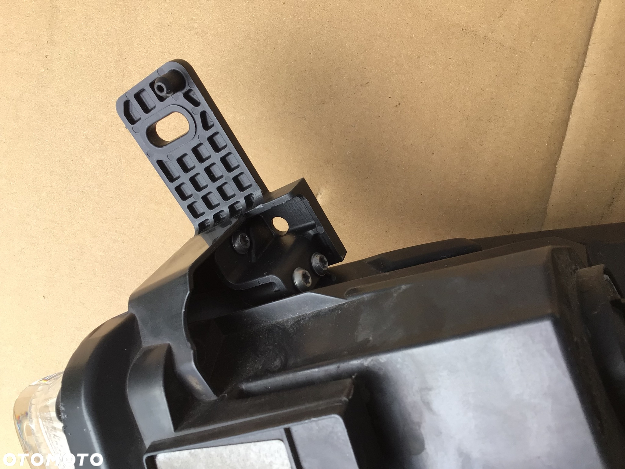 Lampa przednia prawa Ford fiesta mk8 zwykła - 8