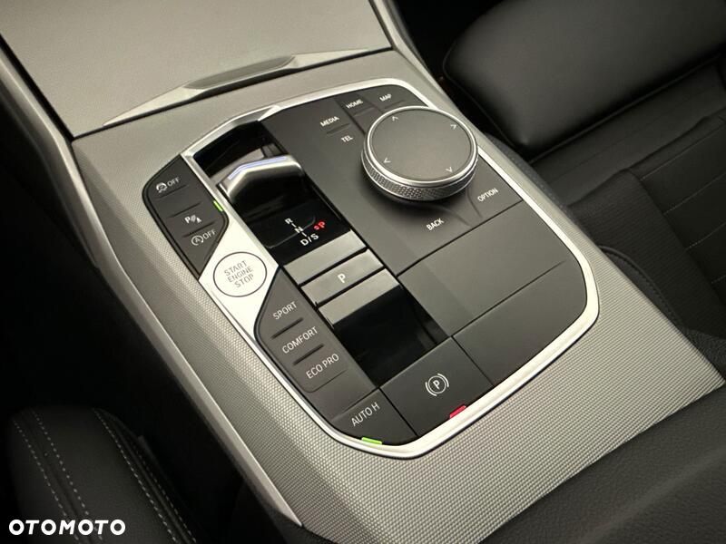 BMW Seria 3 320i sport - 17