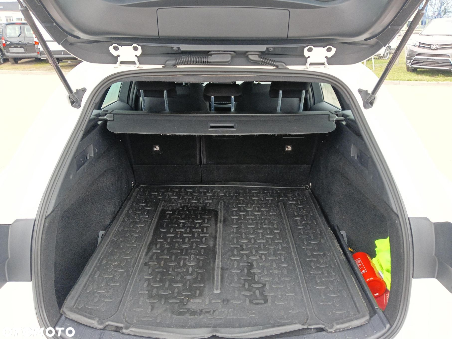 Toyota Corolla - 12