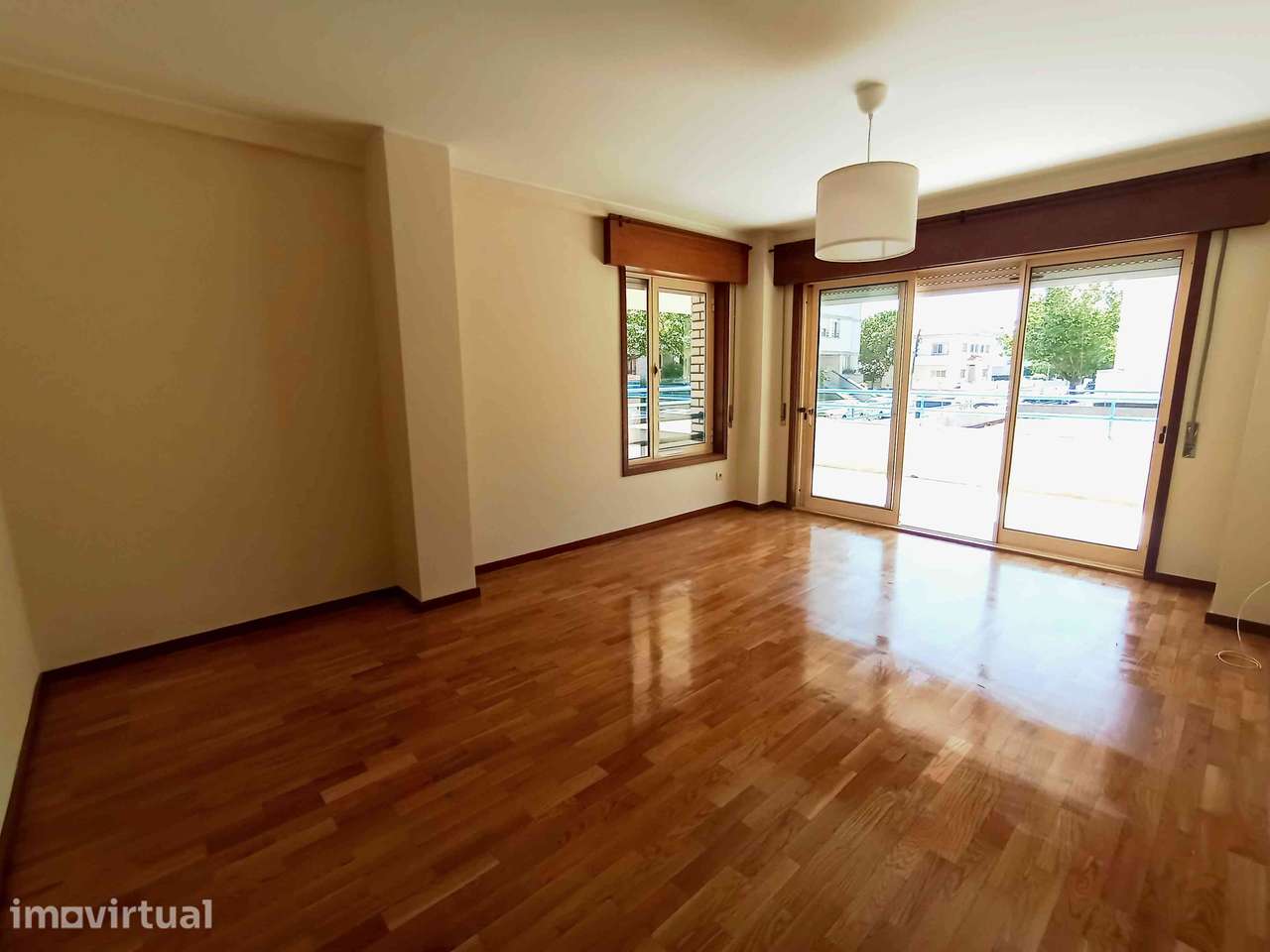 T1 com terraço, garagem e muita arrumação — Sra. da Hora (Matosinhos) - Grande imagem: 2/20