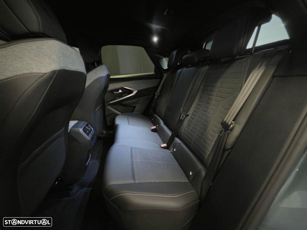 Peugeot 3008 1.2 Hybrid Allure e-DCS6 - 18