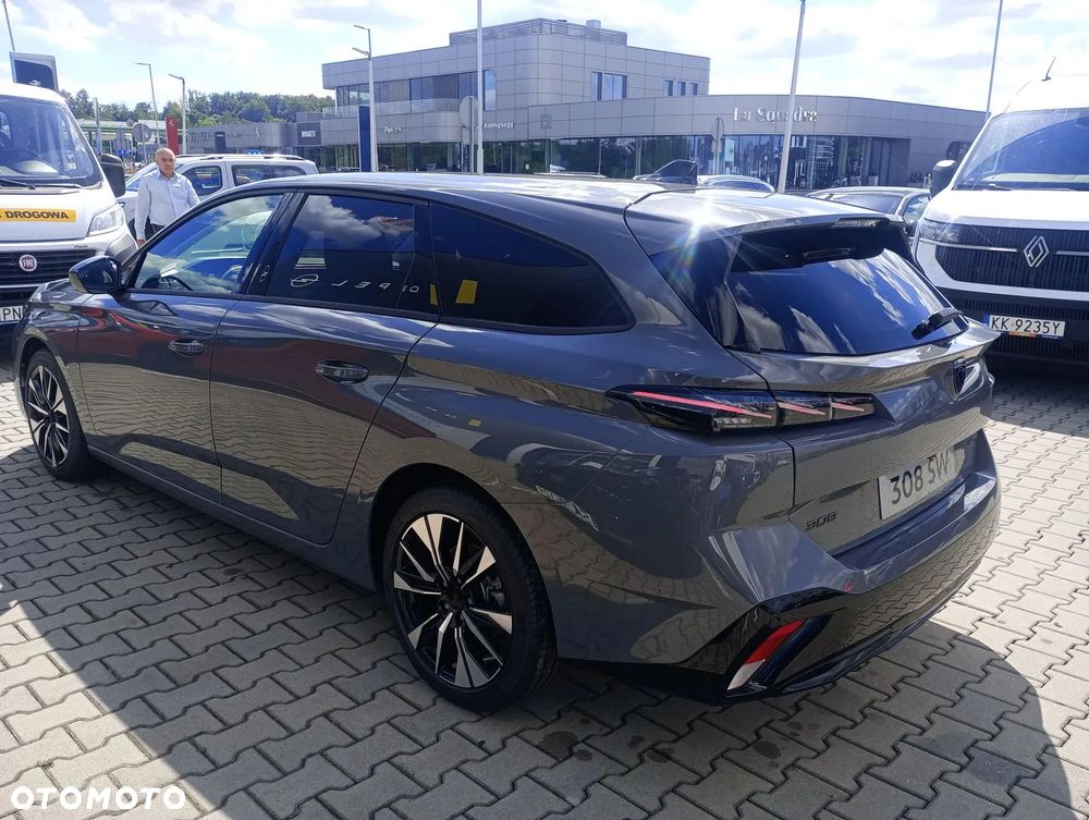 Peugeot 308 1.2 mHEV Allure S&S e-DCS6 - 8