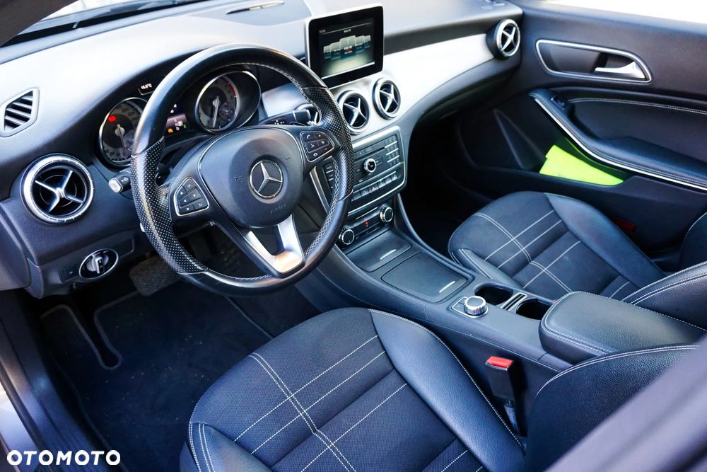 Mercedes-Benz CLA 200 7G-DCT UrbanStyle Edition - 5