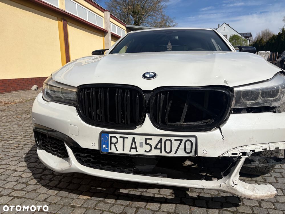 BMW Seria 7 740Li - 39