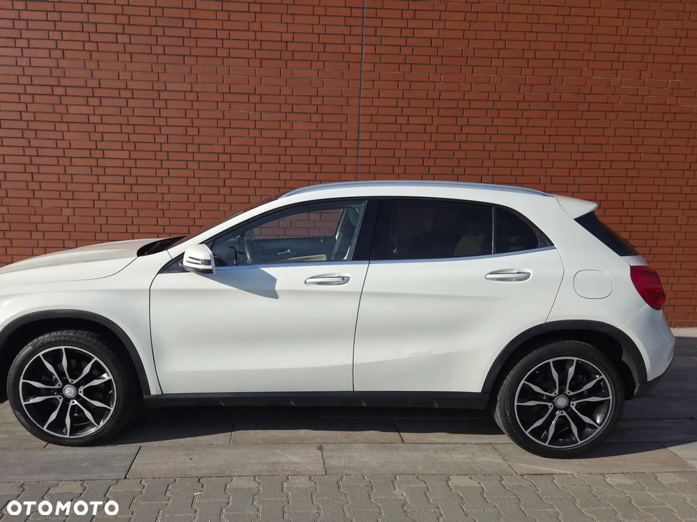 Mercedes-Benz GLA 250 4Matic 7G-DCT AMG Line - 12