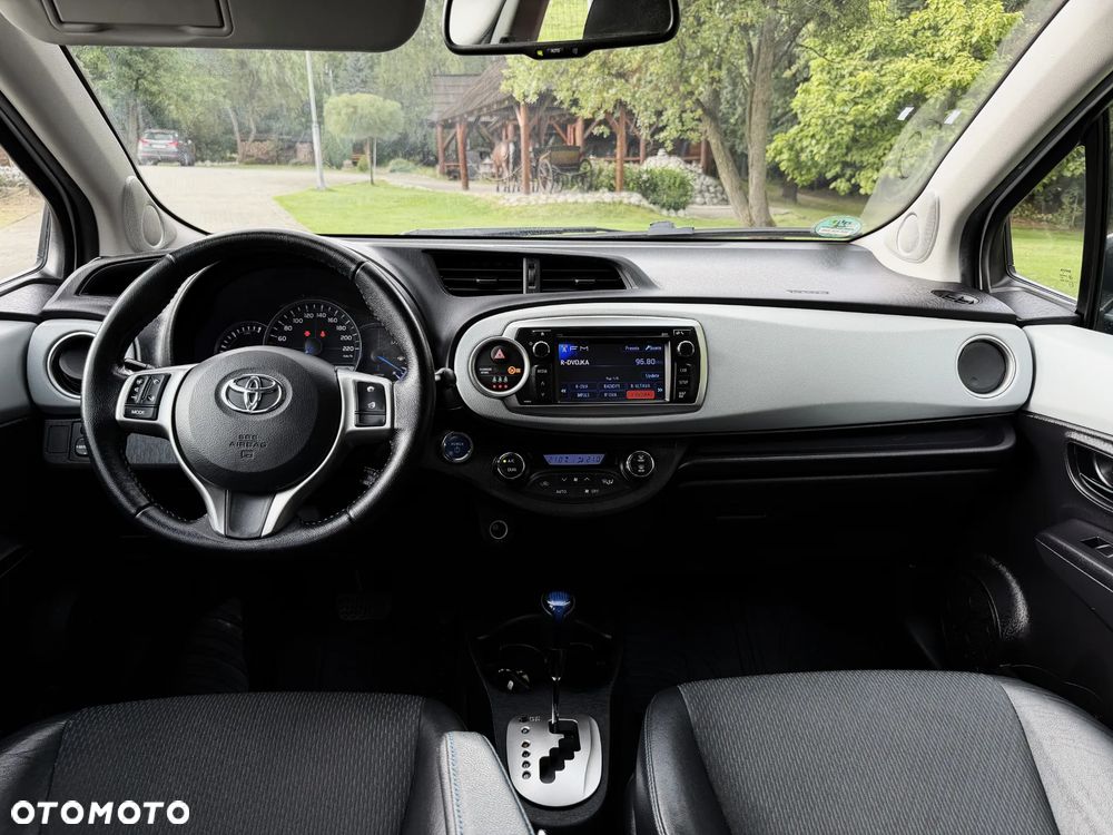 Toyota Yaris Hybrid 100 Premium - 16
