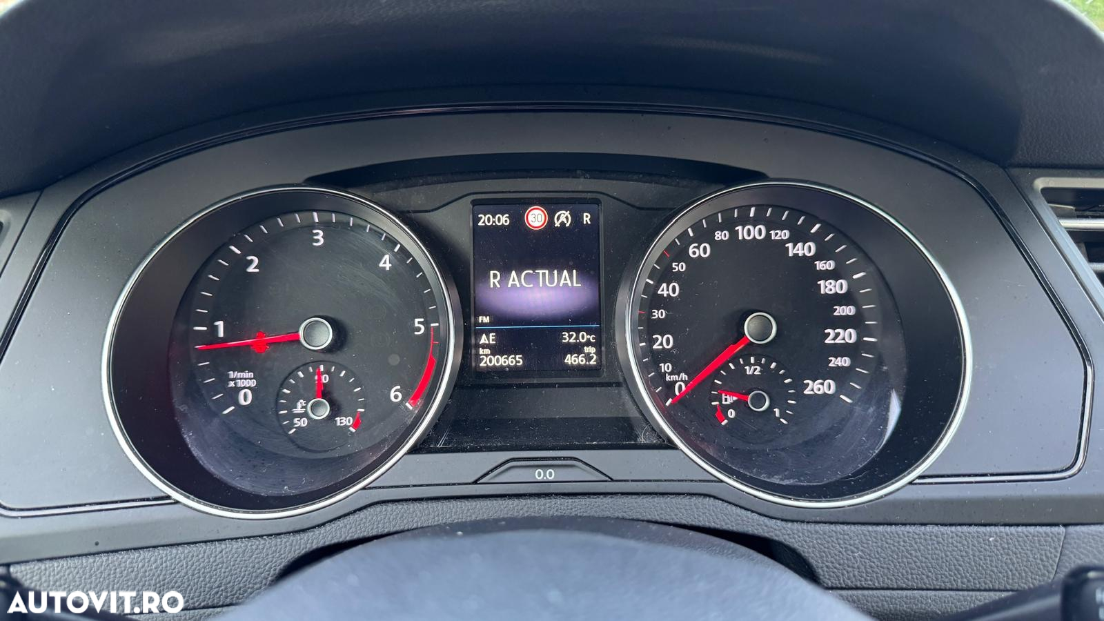 Volkswagen Passat 2.0 TDI DSG Advance - 33
