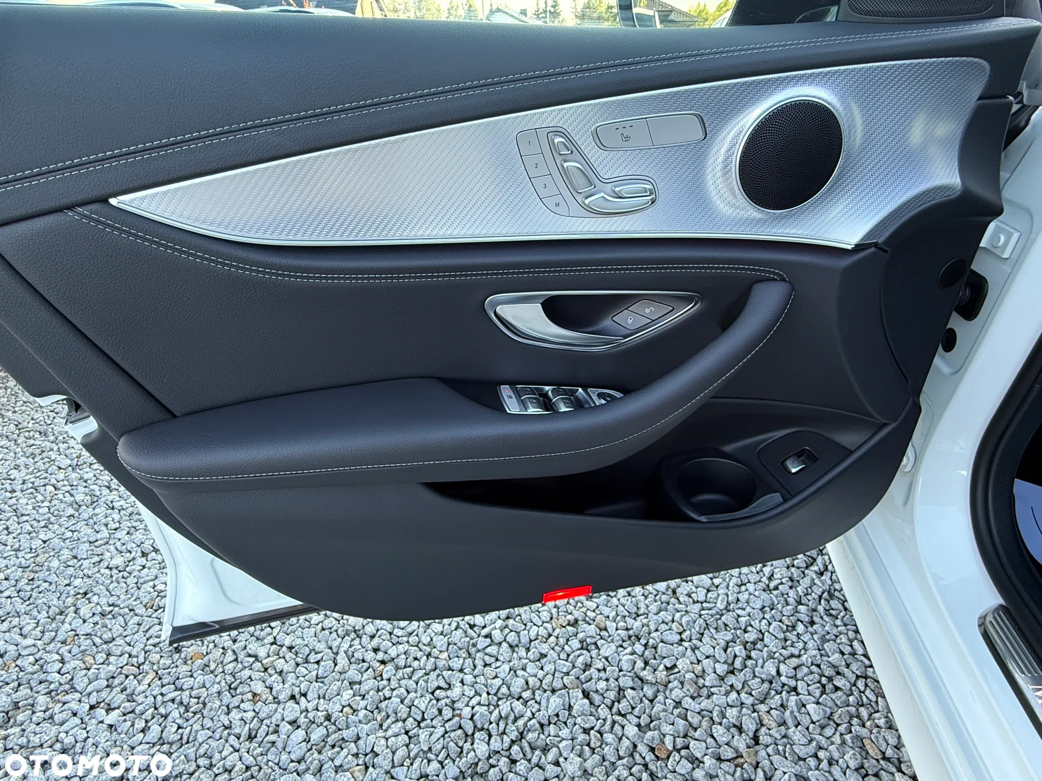 Mercedes-Benz Klasa E 220 d 4Matic T 9G-TRONIC AMG Line - 23