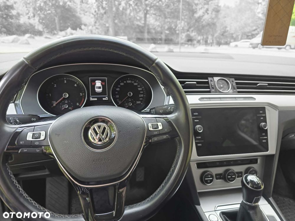 Volkswagen Passat 2.0 TDI SCR Comfortline - 20