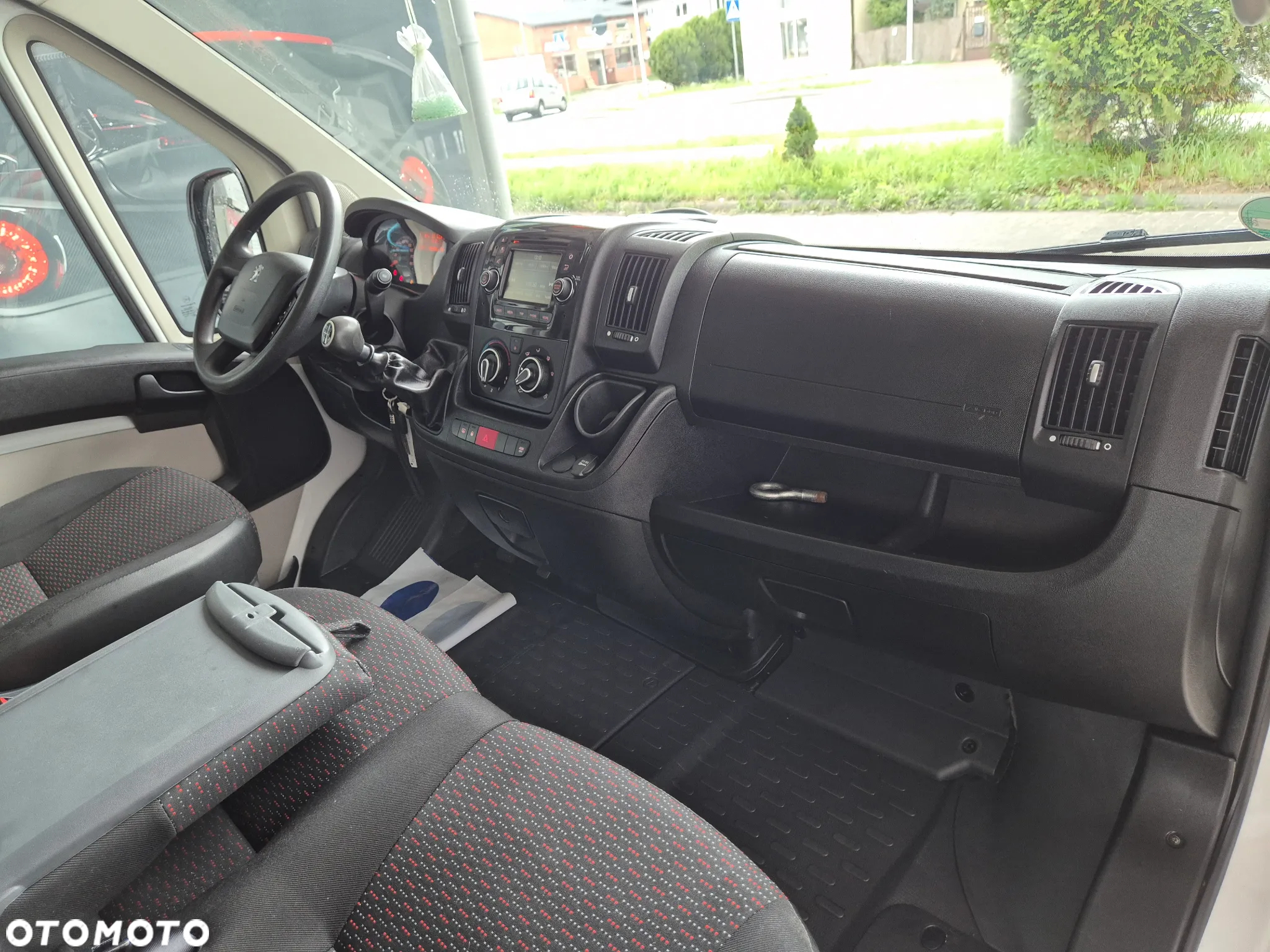Peugeot Boxer 333 BlueHDi L2H2 - 24