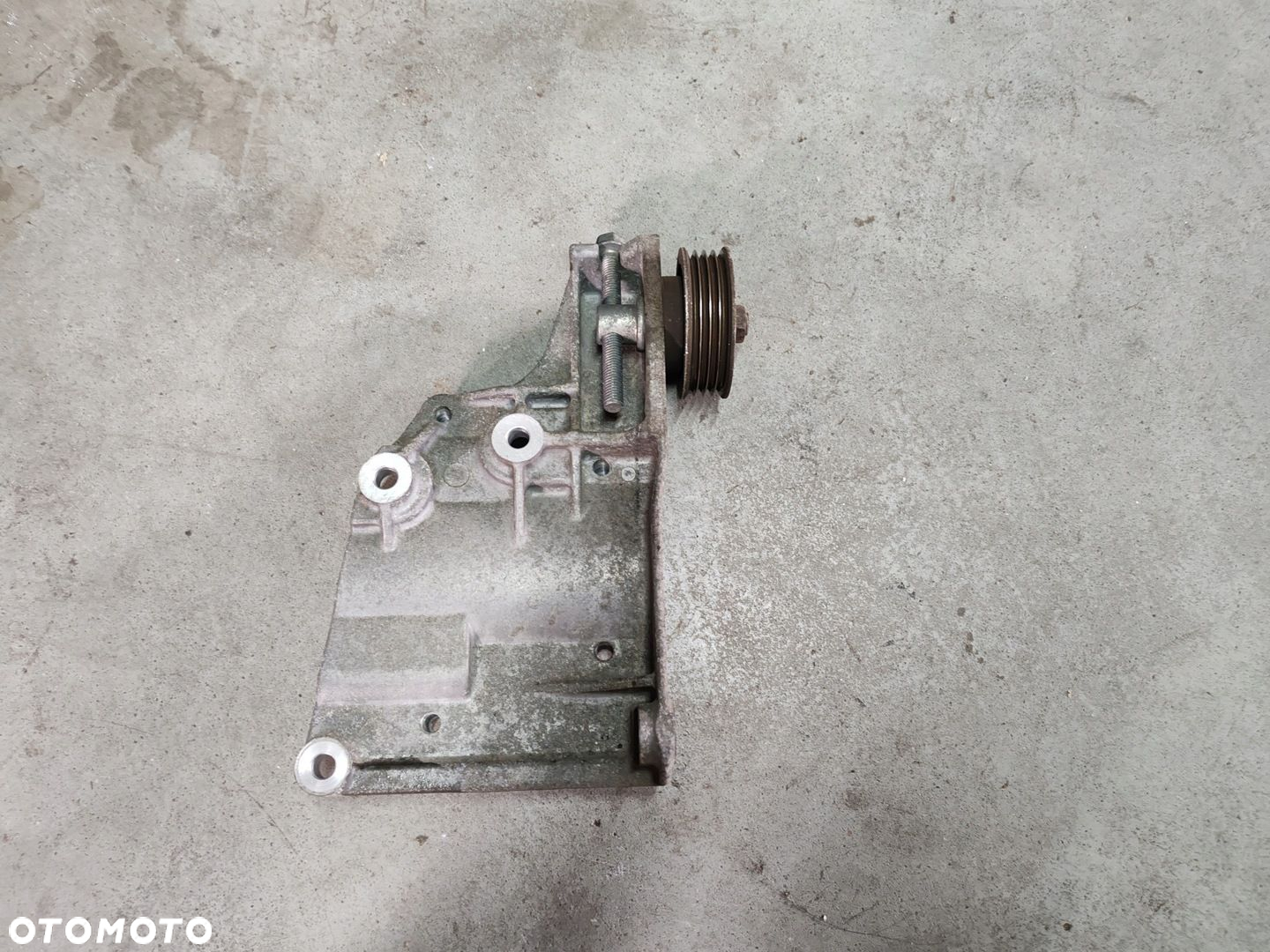 Podstawa mocowanie łapa kompresora 1.6 16V M16A SPORT Suzuki Swift MK7 10- - 2