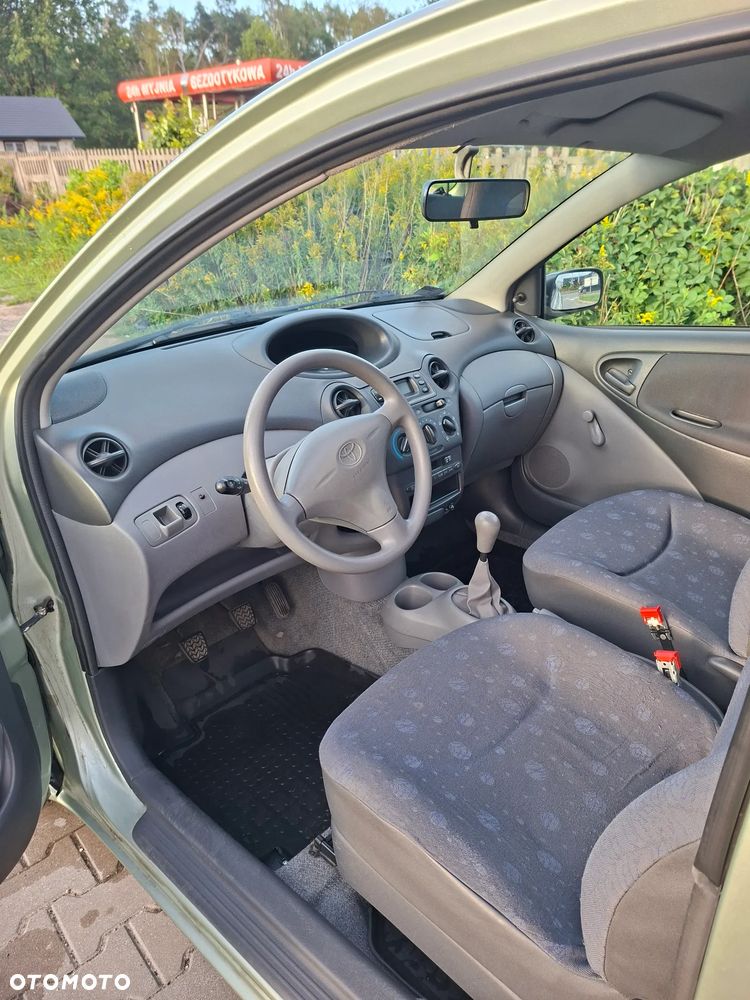 Toyota Yaris 1.0 Base - 5