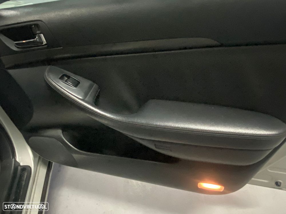 Toyota Avensis SW 2.2 D-4D - 18