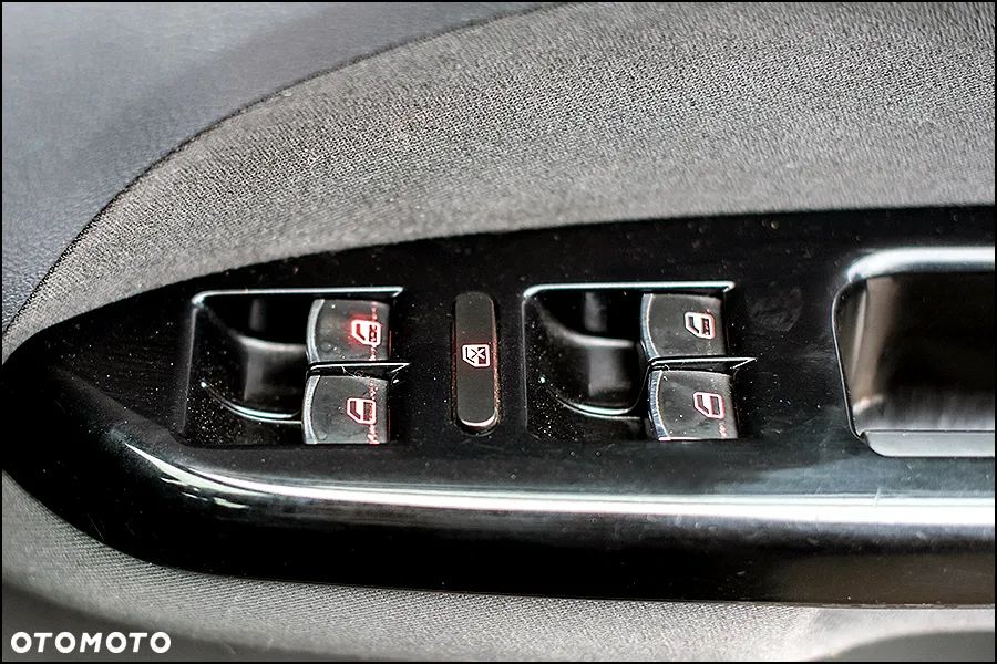 Volkswagen Touran - 28