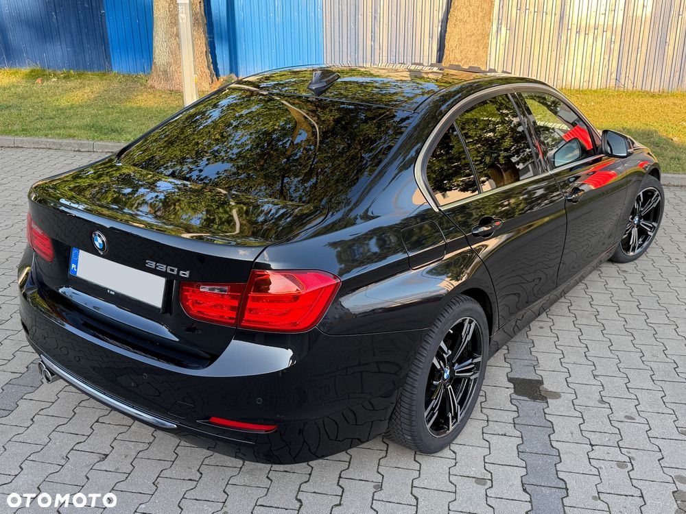 BMW Seria 3 330d Sport-Aut Luxury Line - 2