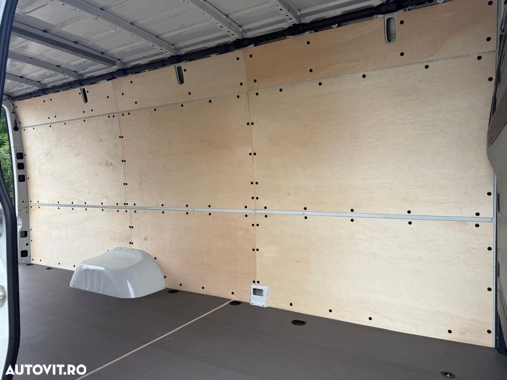 Mercedes-Benz Sprinter - 19