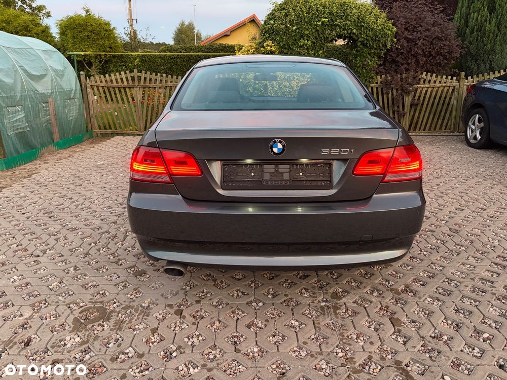 BMW Seria 3 320i - 10