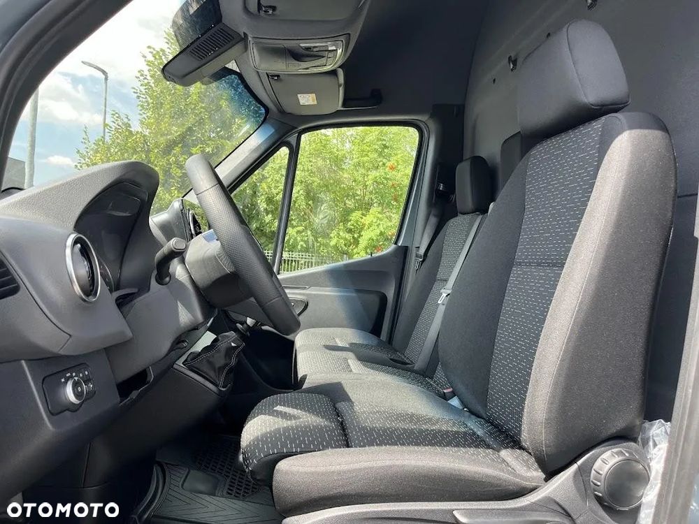 Mercedes-Benz Sprinter - 11