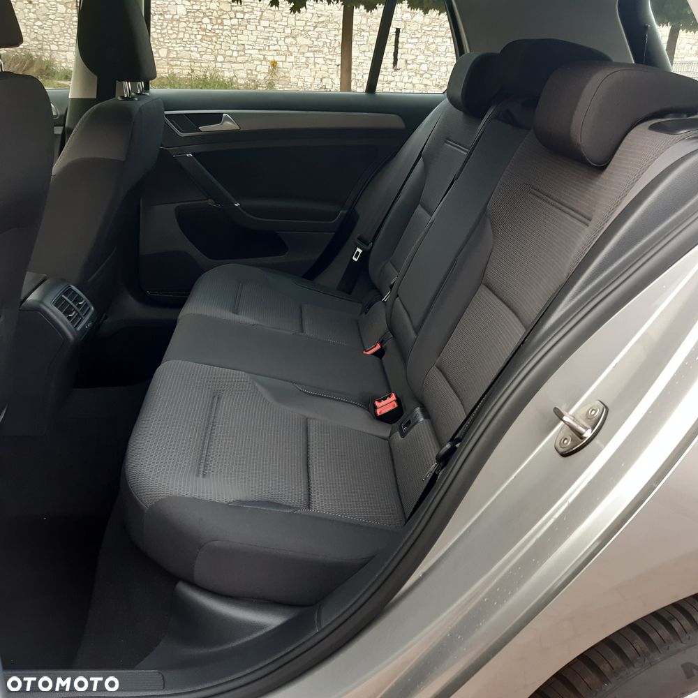 Volkswagen Golf - 10