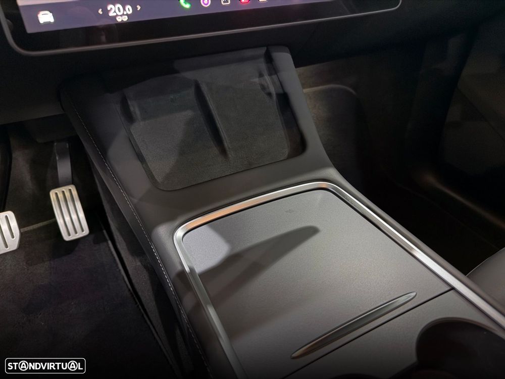 Tesla Model Y Performance Dual Motor AWD - 25