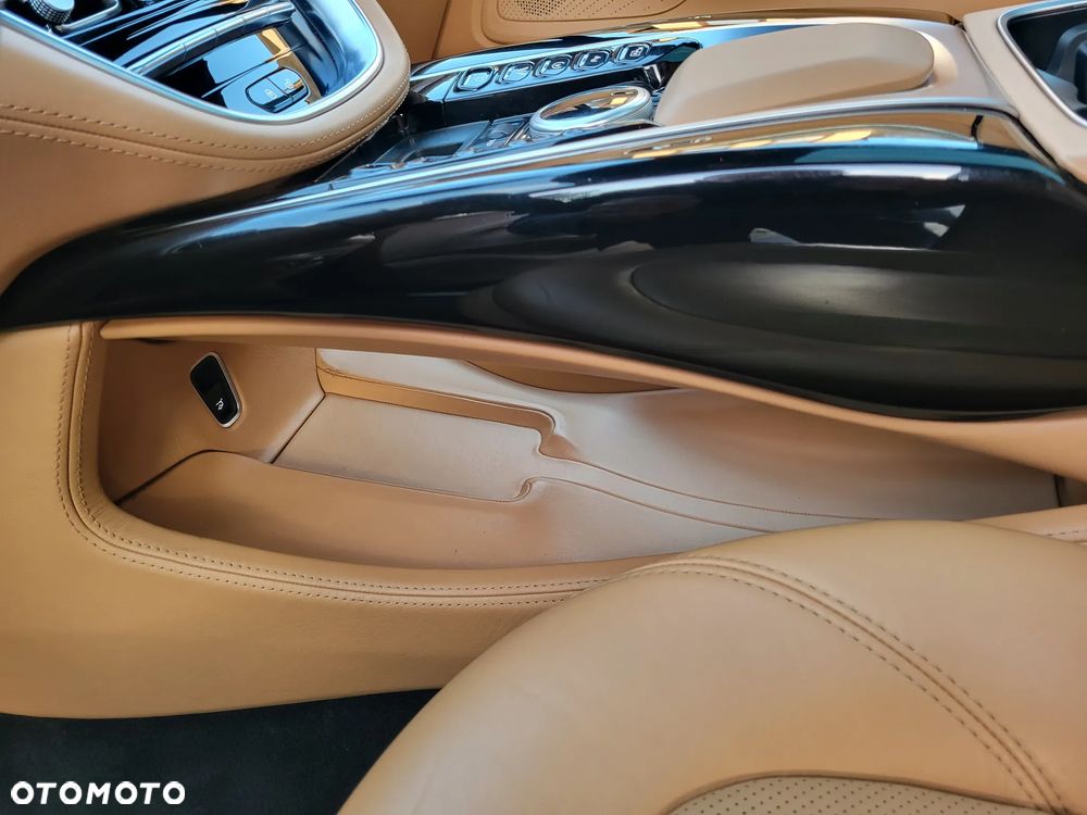 Aston Martin DBX - 14