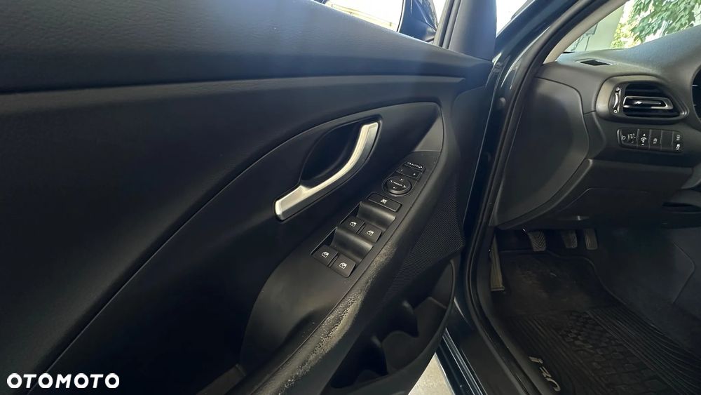 Hyundai i30 1.5 T-GDI 48V Smart - 17