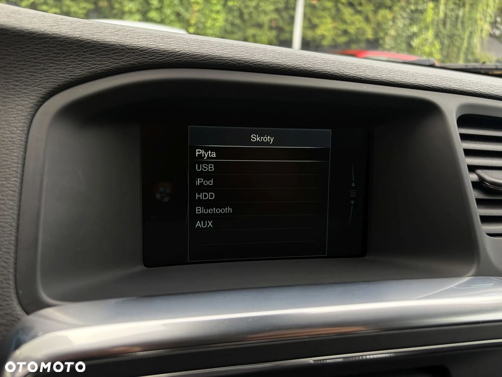 Volvo V60 D4 Geartronic Momentum - 26