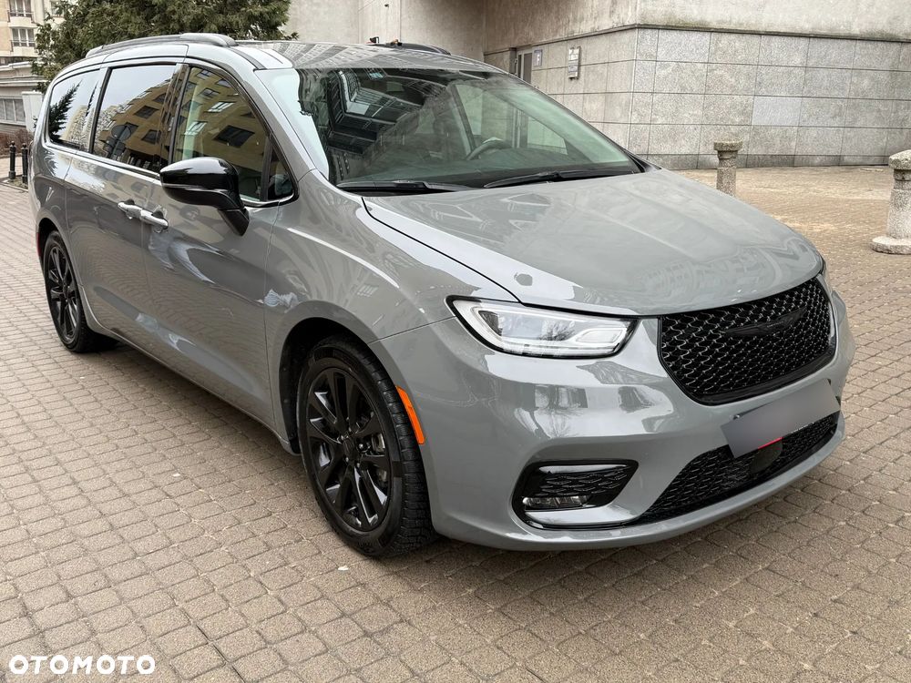 Chrysler Pacifica - 2