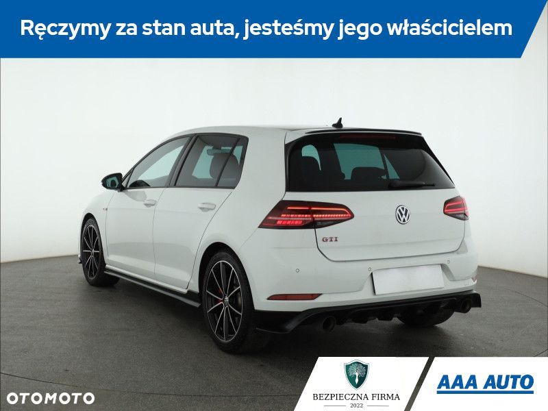 Volkswagen Golf - 6