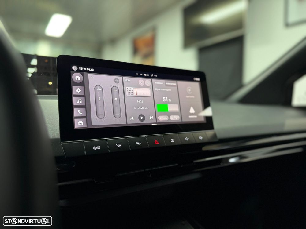 MG MG4 64 kWh Luxury - 21