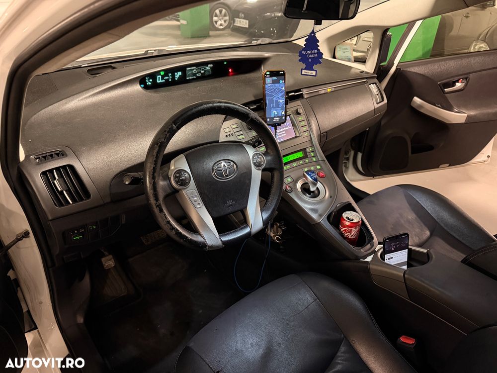 Toyota Prius (Hybrid) Luna - 8