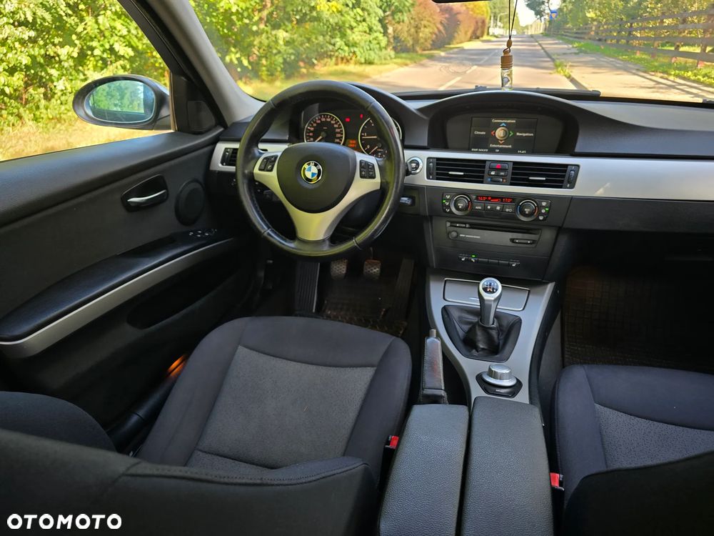 BMW Seria 3 318d - 35