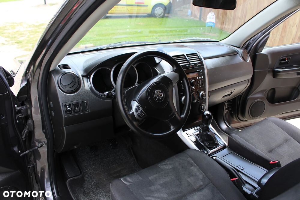 Suzuki Grand Vitara 1.6 De luxe - 21