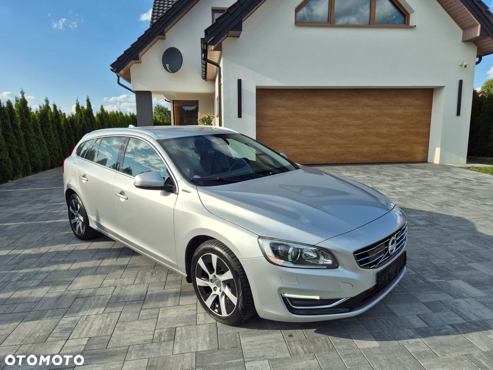 Volvo V60 D6 AWD Plug-in Hybrid Summum - 1