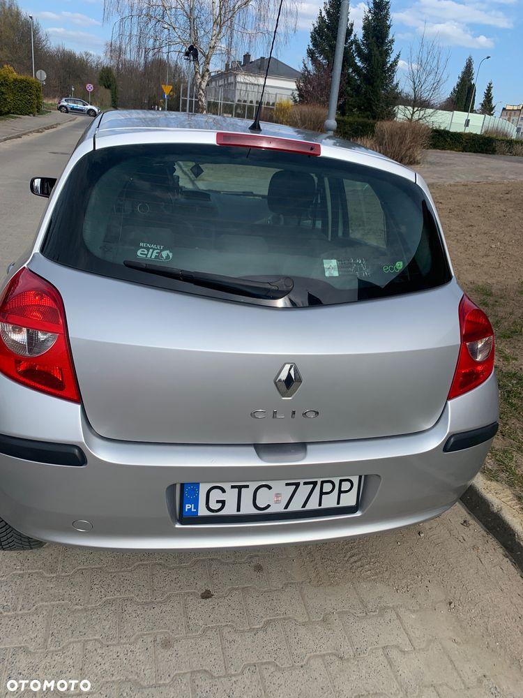 Renault Clio - 11
