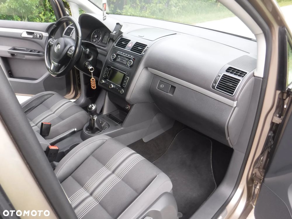 Volkswagen Touran 1.4 TSI MATCH - 9