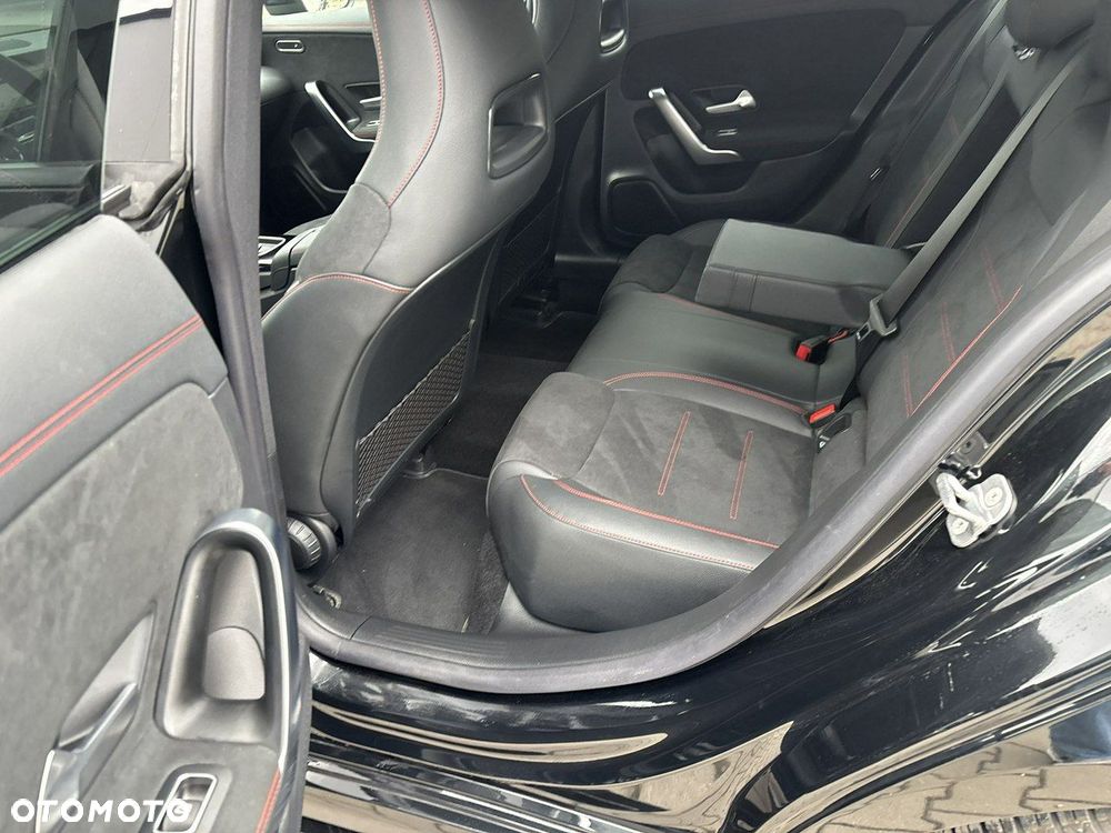 Mercedes-Benz CLA - 12