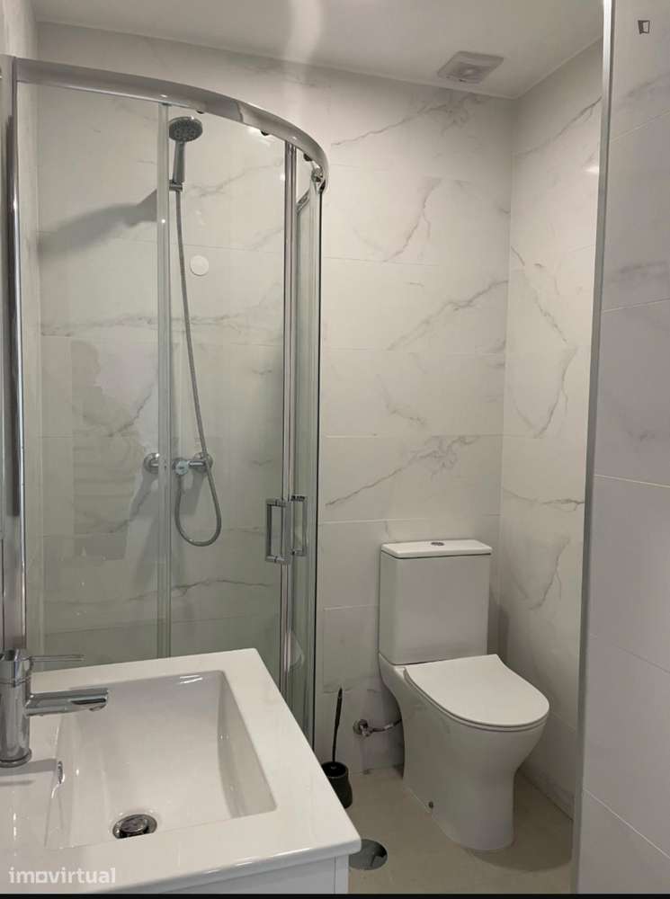 Quarto - localizado em Sé de Braga e São Lázaro Braga - Grande imagem: 2/12