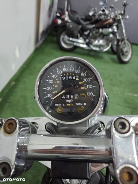 Suzuki Intruder - 11