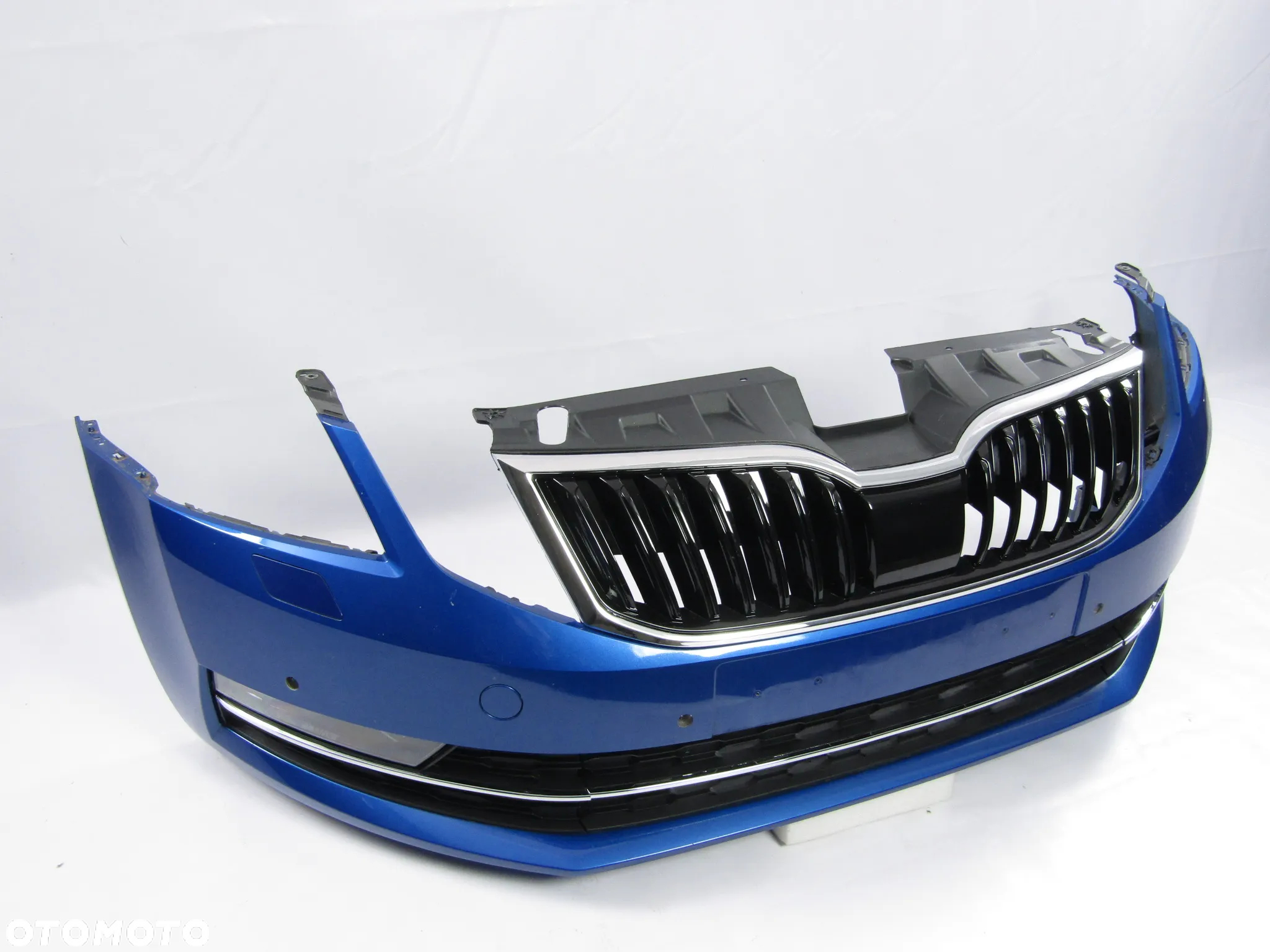Zderzak przedni Skoda Octavia 3 17 - 20 Sprysk. / Pdc-4 LF5W - 16