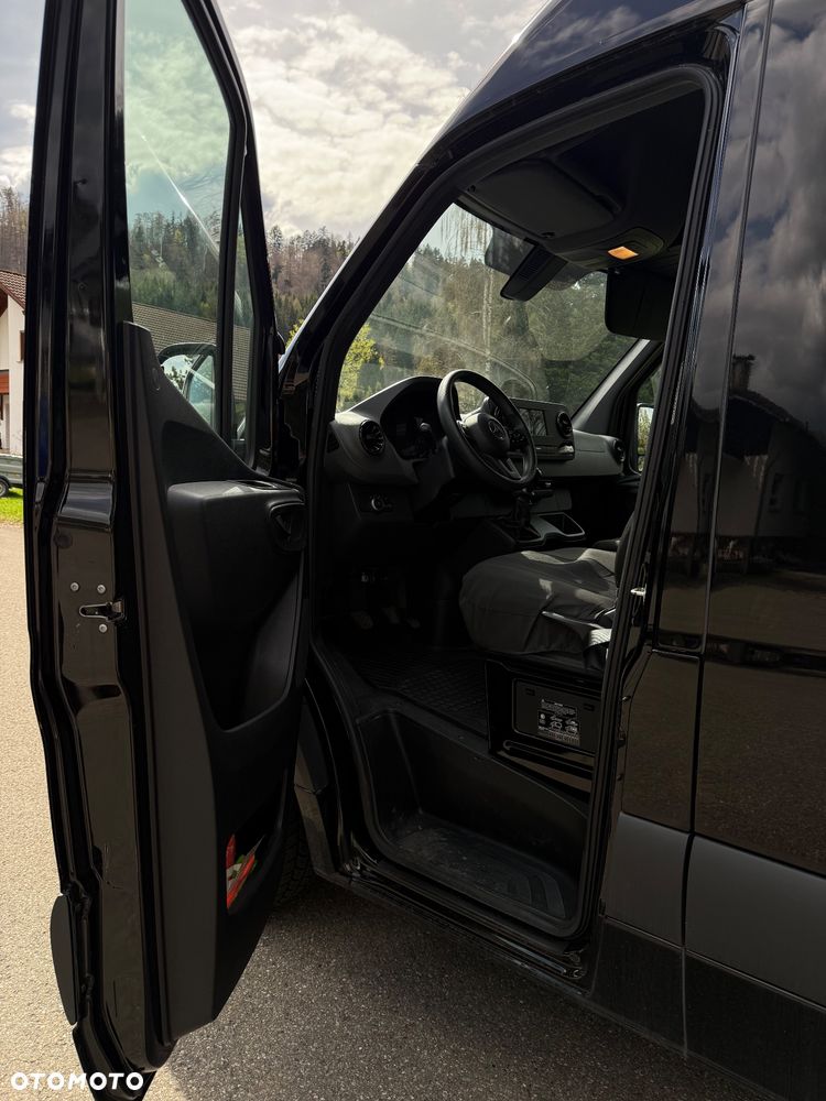 Mercedes-Benz Sprinter - 14