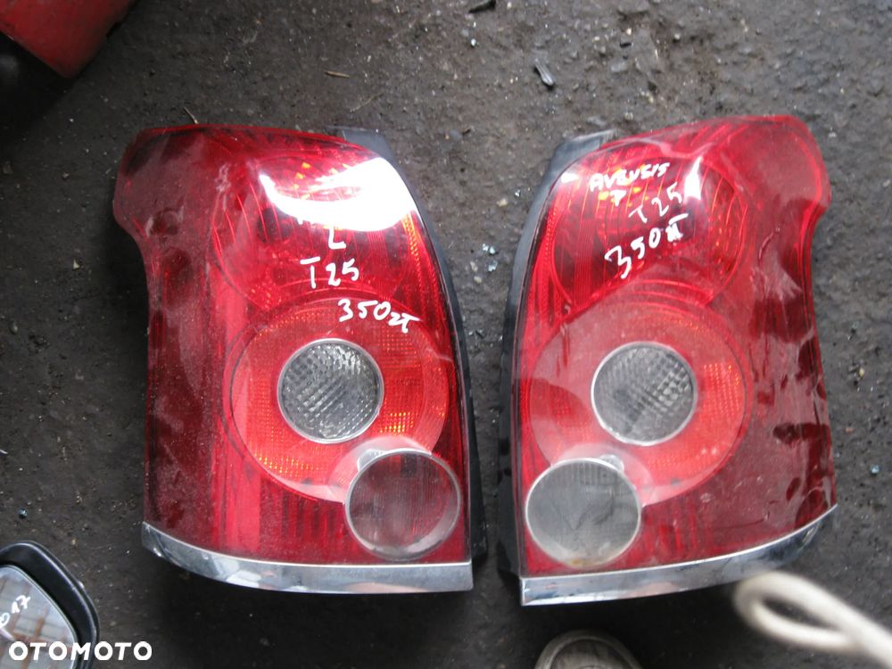 toyota avensis kombi lampa tylna - 1