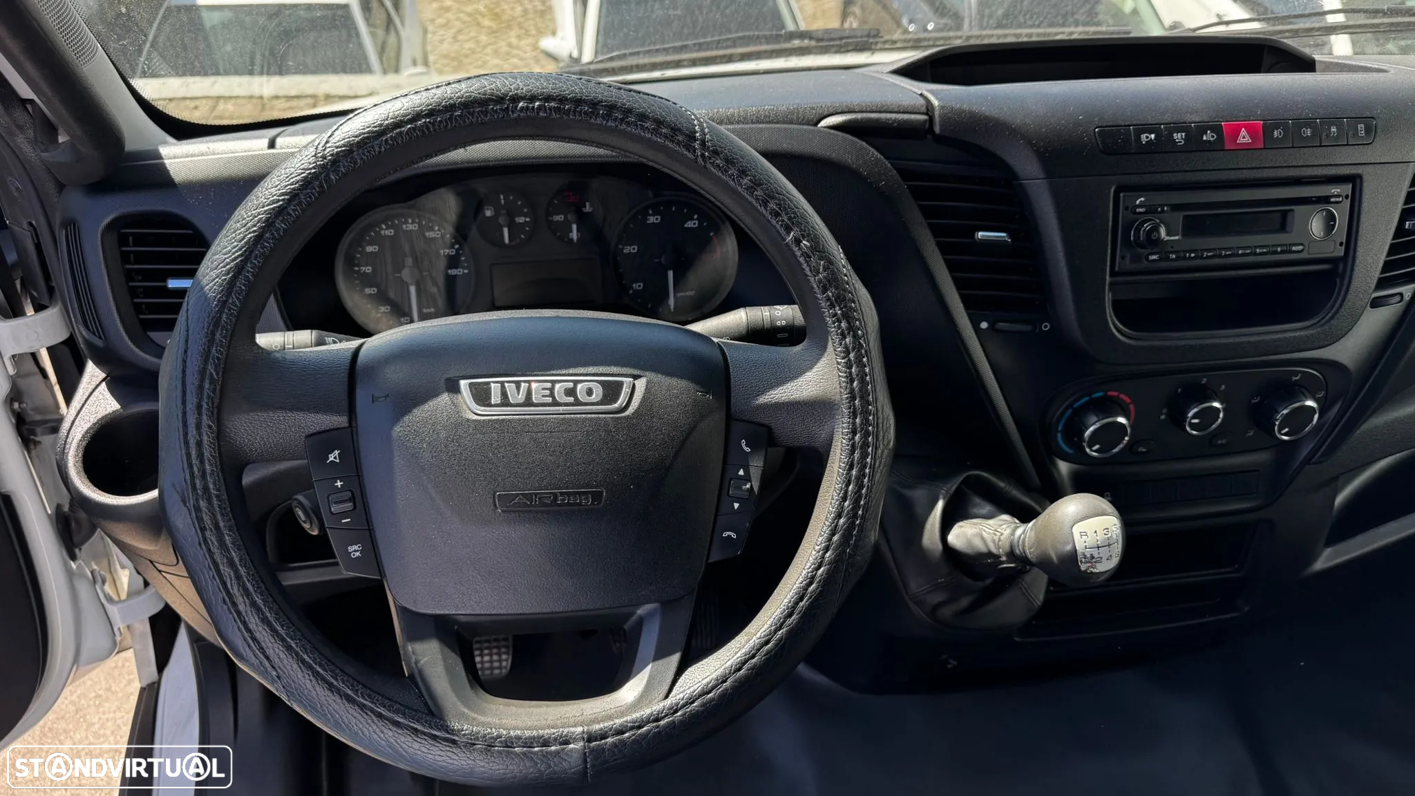 Iveco 35C15 3.0 LONAS C/PLATAFORMA - 9