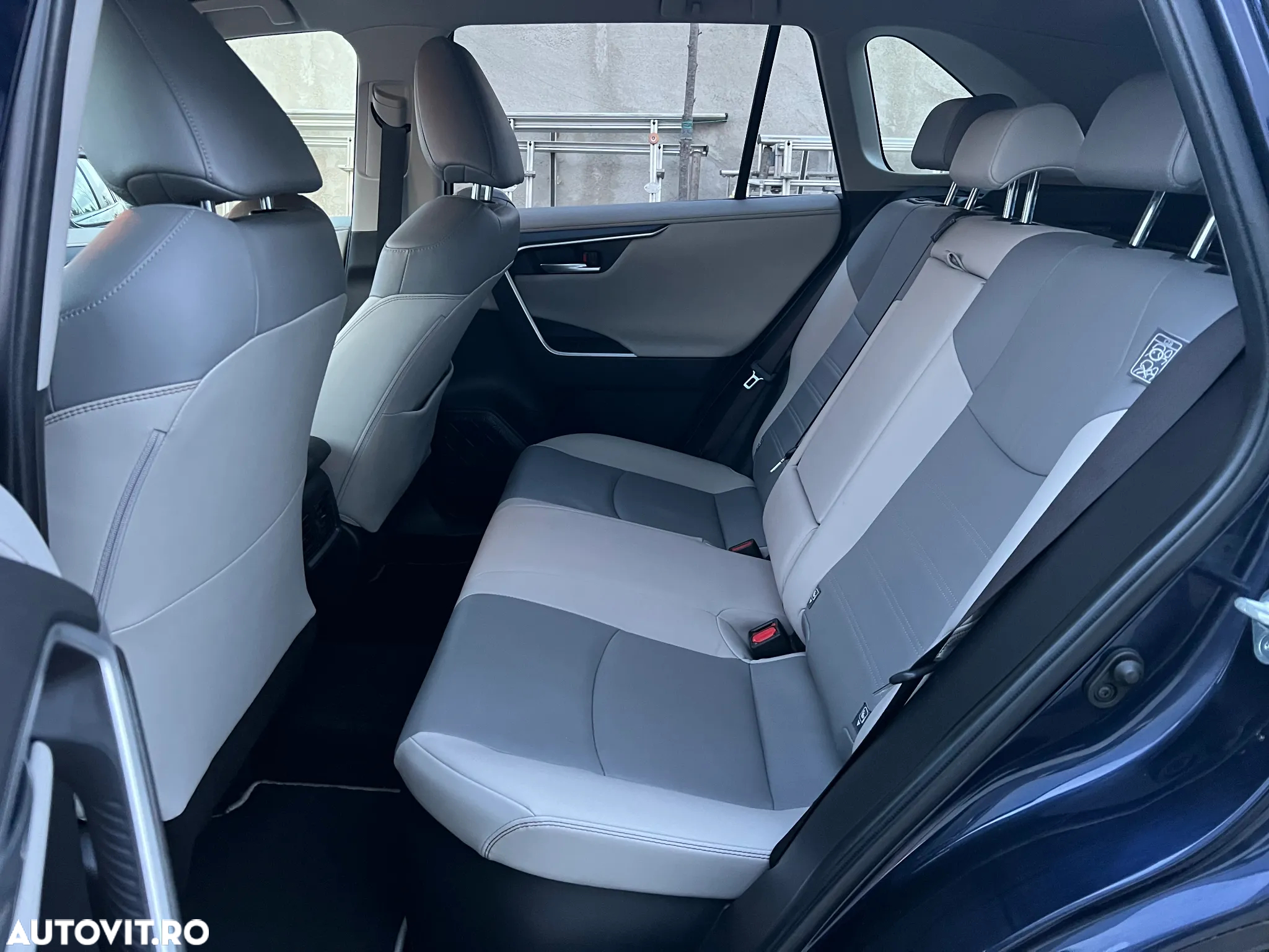 Toyota RAV4 - 7
