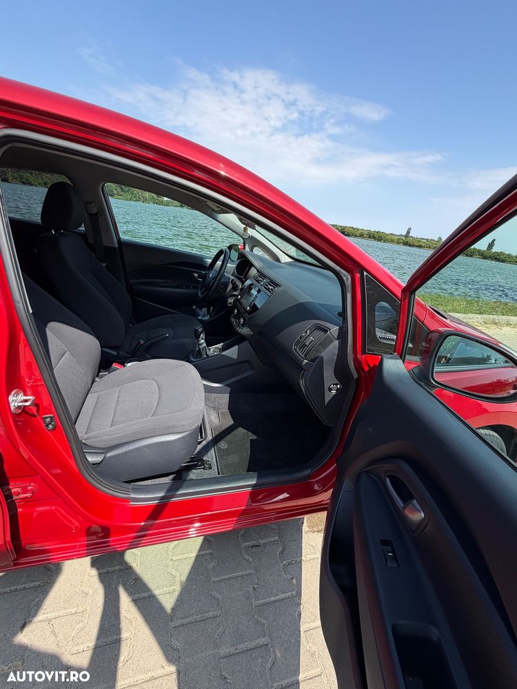 Kia Rio 1.1 CRDI Uefa Euro 2016 - 11