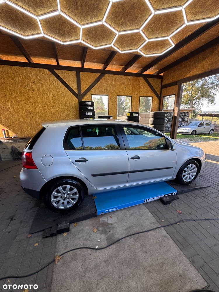 Volkswagen Golf 2.0 FSI Comfortline - 7