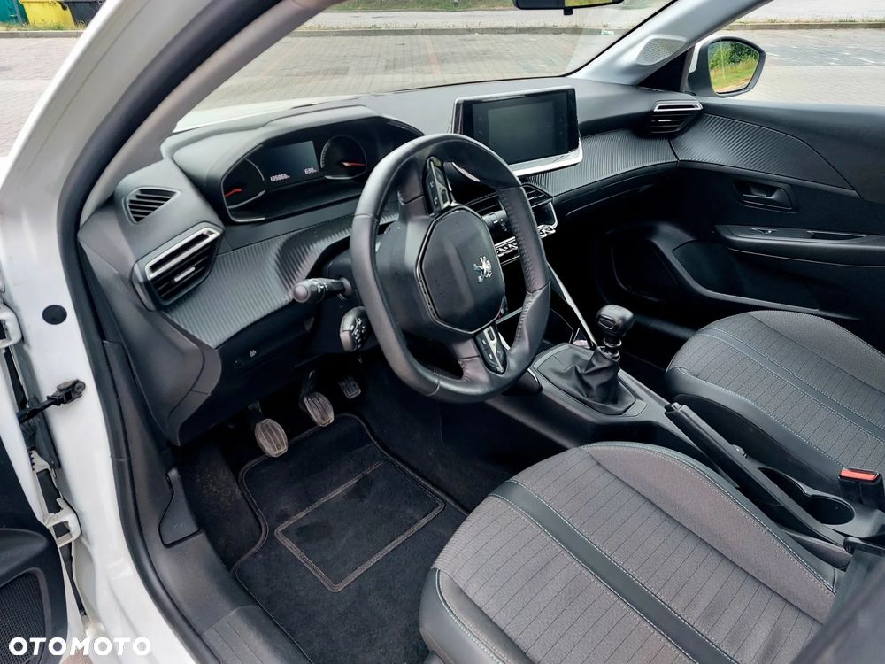 Peugeot 208 - 10